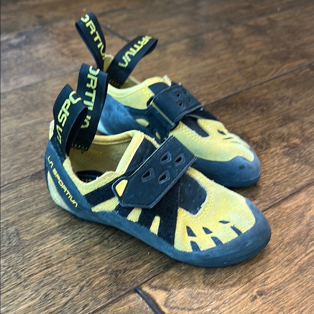 La Sportiva Kids Tarantula Yellow and Black climbing shoes, Size 11 kids, 28 Eur